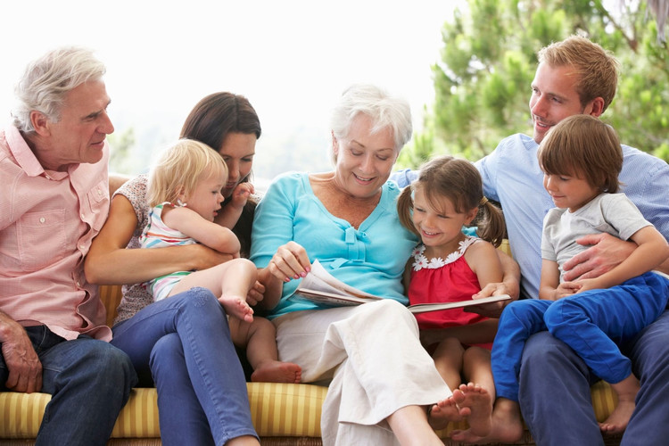 Сплотить семью поможет мудрость книги