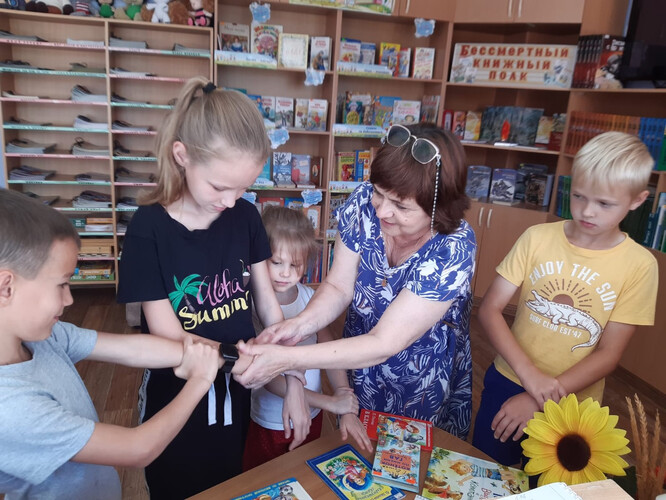 Друг бесценнее всего, не купить нигде его