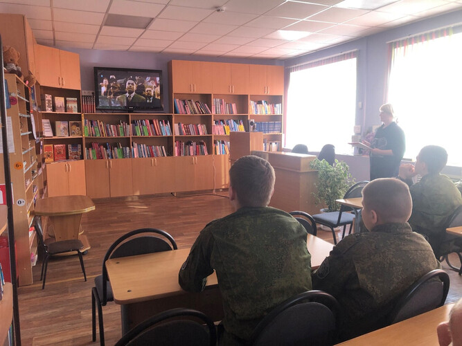 Мадонны войны! Ваши лики святые…